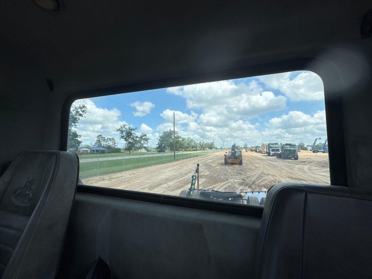 2012-mack-ch613-image-38