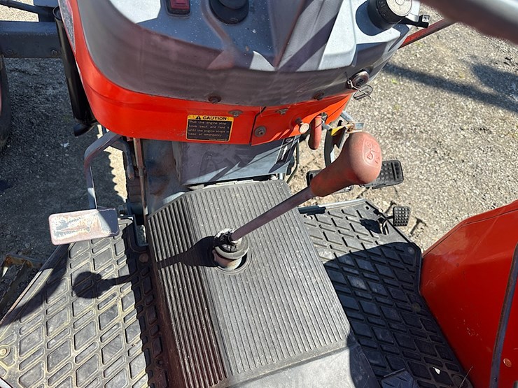 kubota-m9500-tractor-image-12