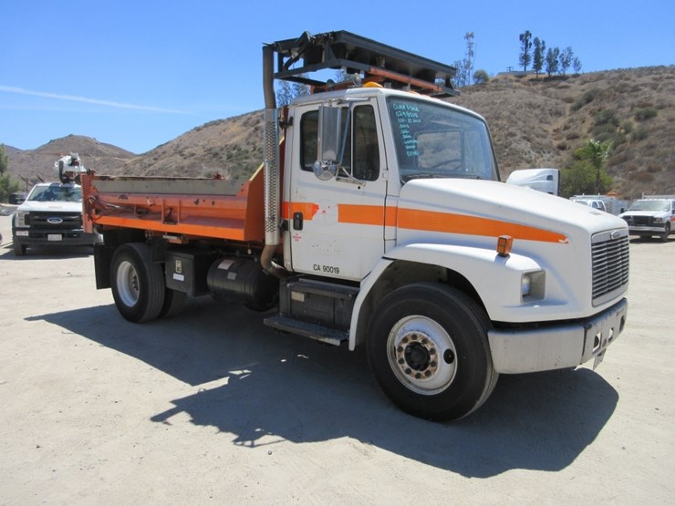 2001-freightliner-fl70-image-4