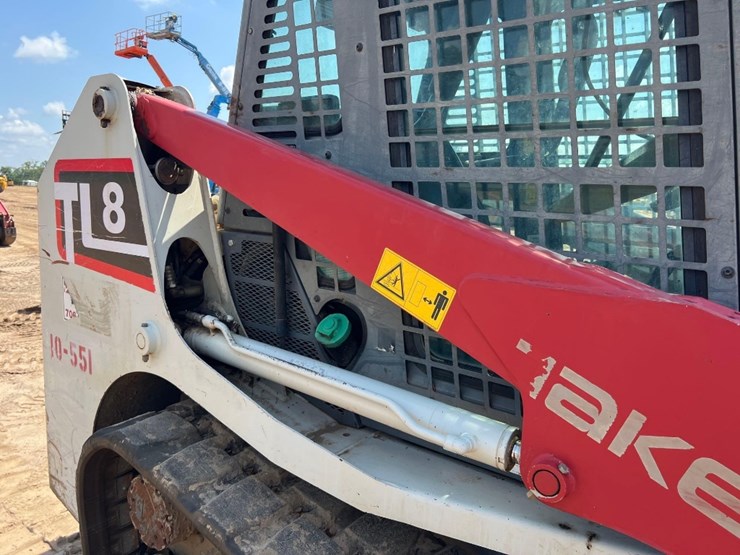 2019-takeuchi-tl8-image-25