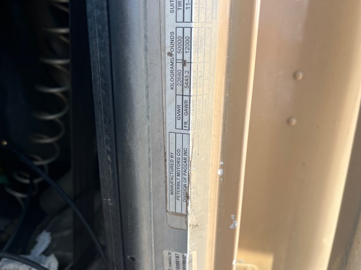 2000-peterbilt-378-image-36