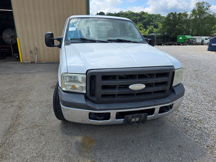 2005-ford-f350-image-37