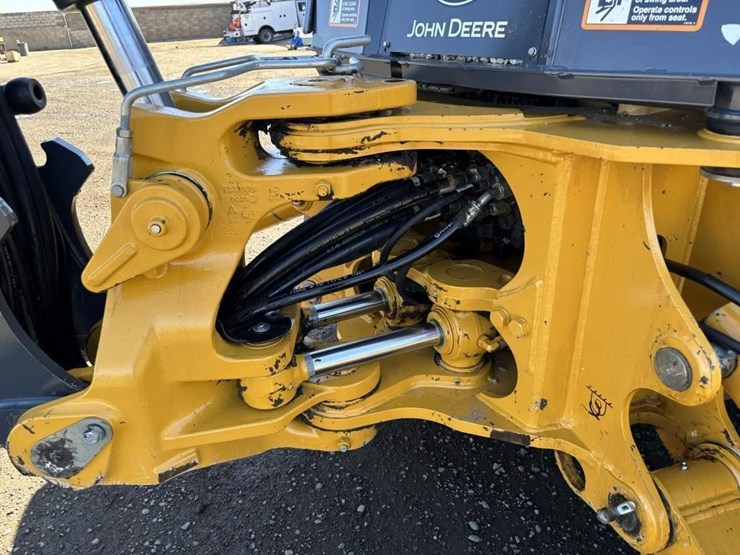 2020-deere-410l-image-24