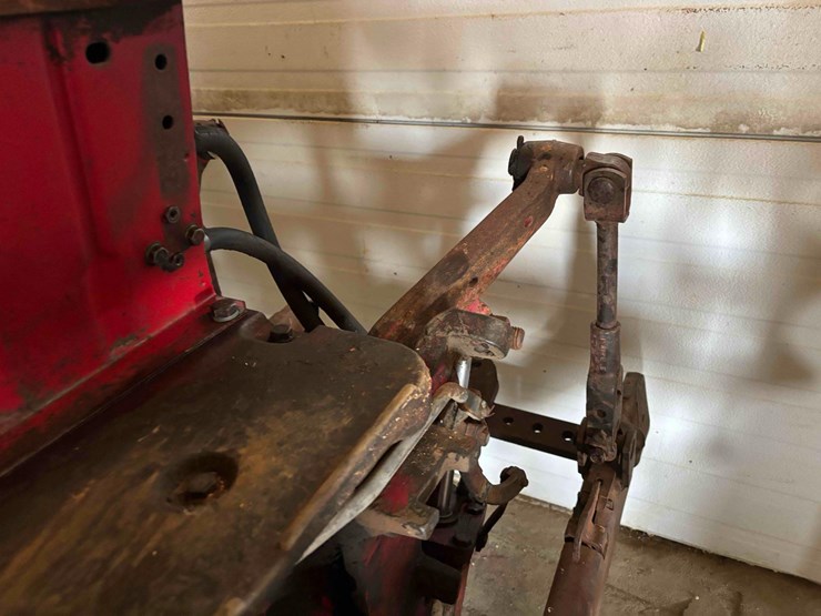 1960-ih-560-tractor-image-5