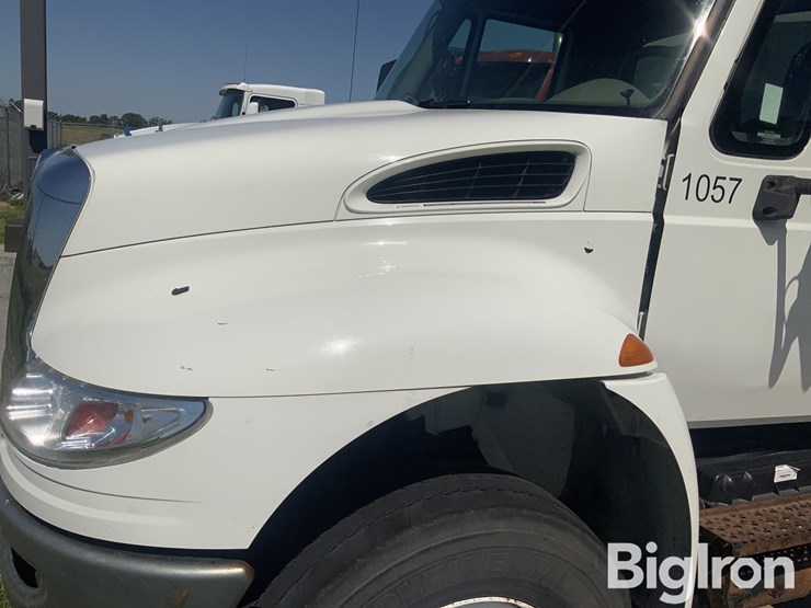 2016-international-durastar-4300-image-11