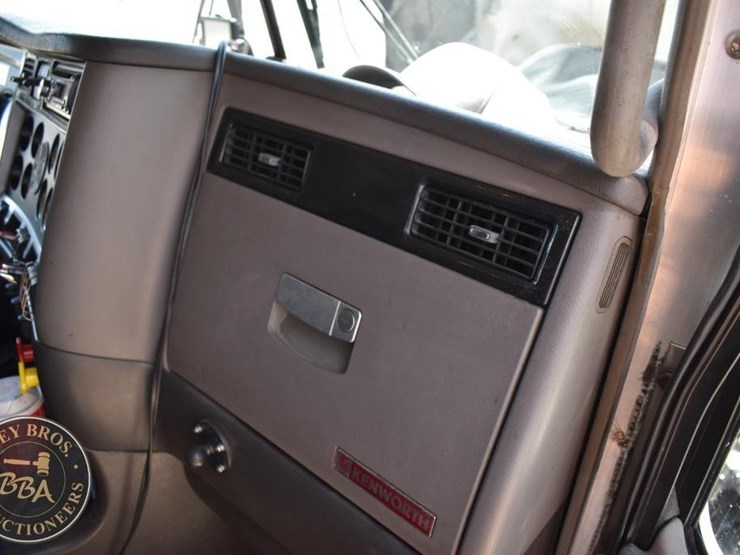 2011-kenworth-t660-image-87