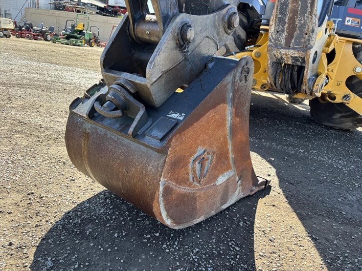 2020-deere-410l-image-17
