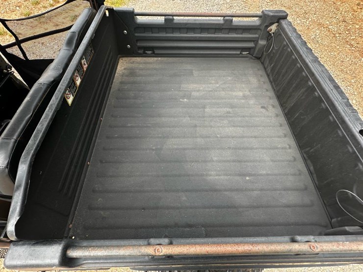 2021-john-deere-gator-image-13