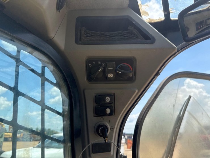 2015-caterpillar-289d-image-26