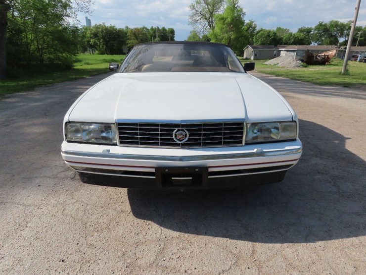 1991-cadillac-allante-pininfarina-roadster-image-2