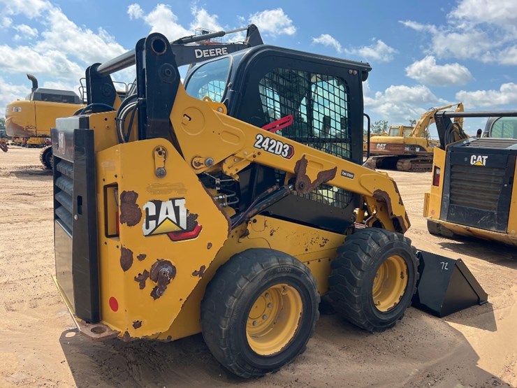 2020-caterpillar-242d3-image-4