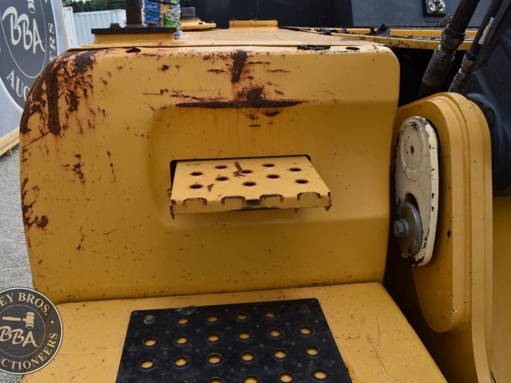 2013-deere-350g-lc-image-34
