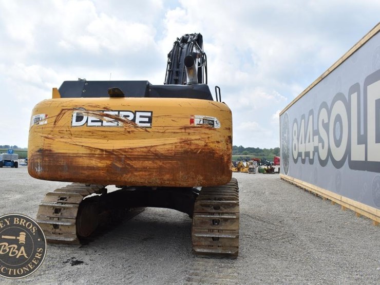 2013-deere-350g-lc-image-8