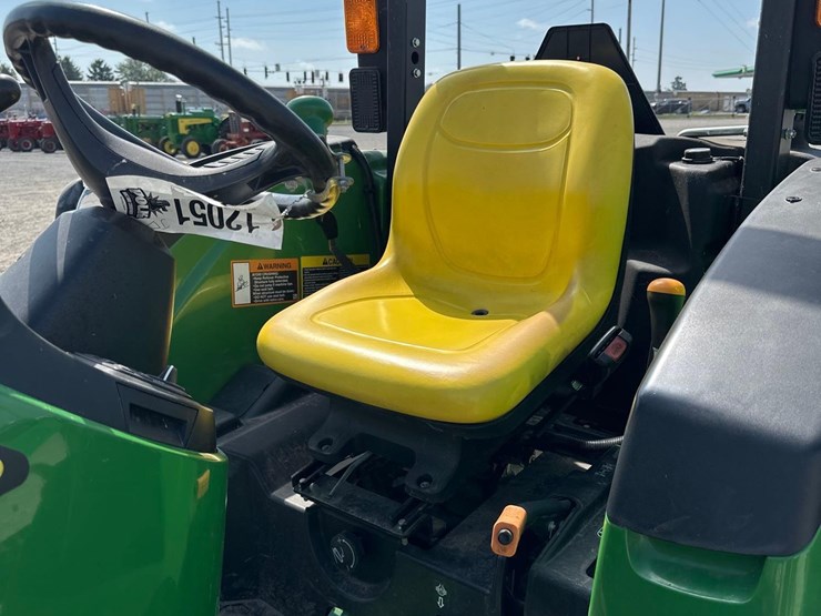 john-deere-4052m-image-9