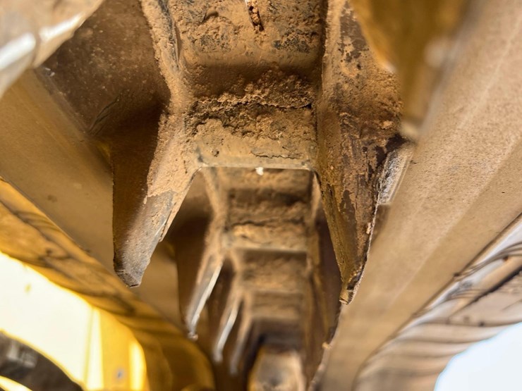 2021-caterpillar-299d3-image-11