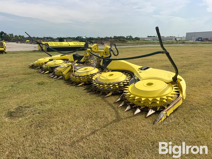 2021-john-deere-772-image-1