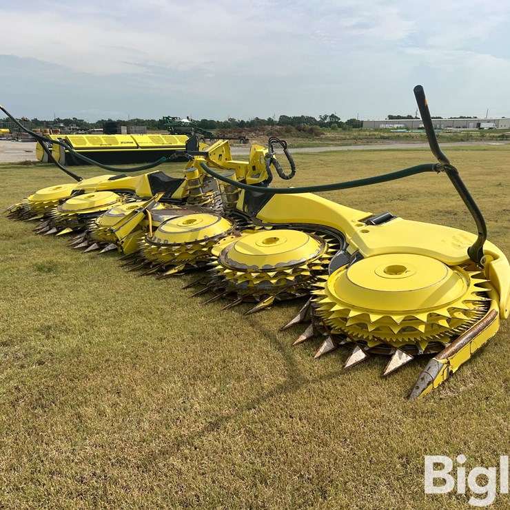 2021 JOHN DEERE 772