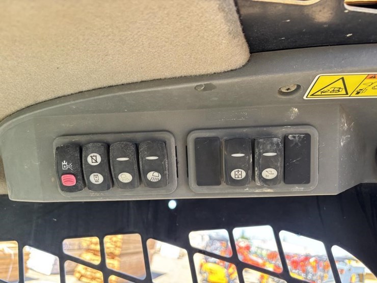 2009-caterpillar-246c-image-18