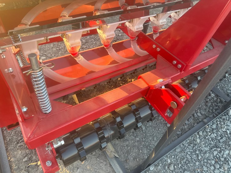#2053-•-unused-cfg-stsd10-skid-steer-seeder-stsd1025052802dinv#:-25089-image-5