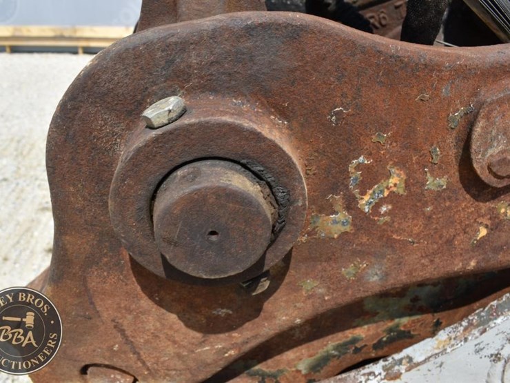 2018-deere-210g-lc-image-34