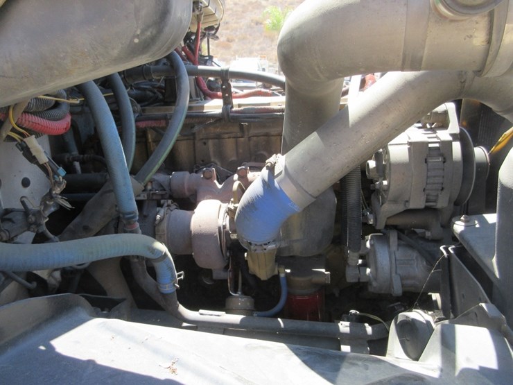 2001-freightliner-fl70-image-5