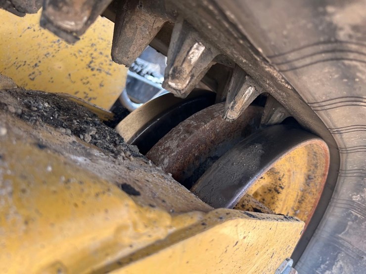 2021-caterpillar-299d3-image-14
