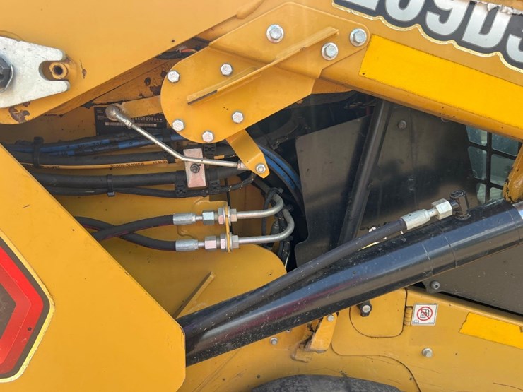 2021-caterpillar-259d3-image-16