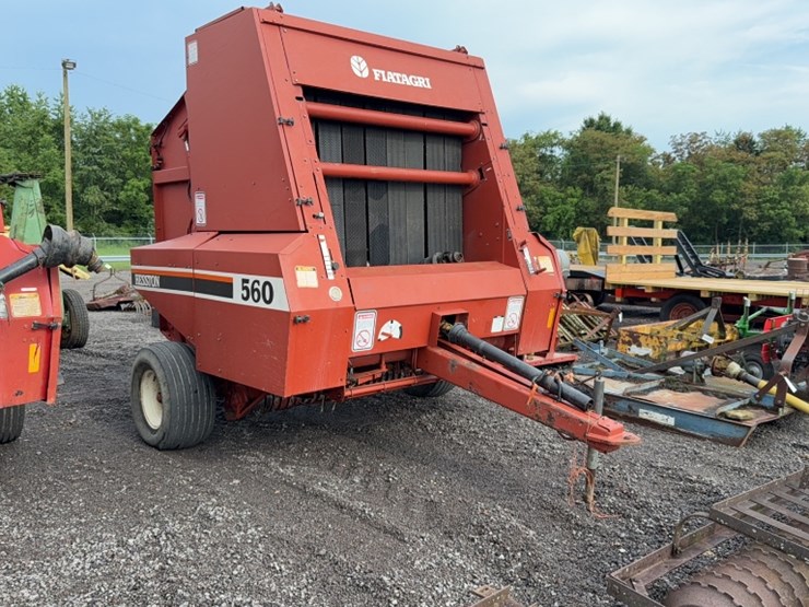 hesston-560-image-3