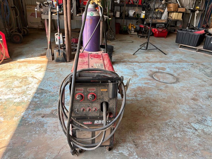 lincoln-255xt-welder-image-1