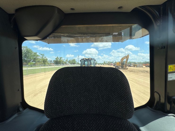 2019-caterpillar-d3k2-xl-image-33