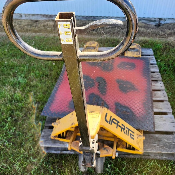 LiftRite hydraulic pallet jack