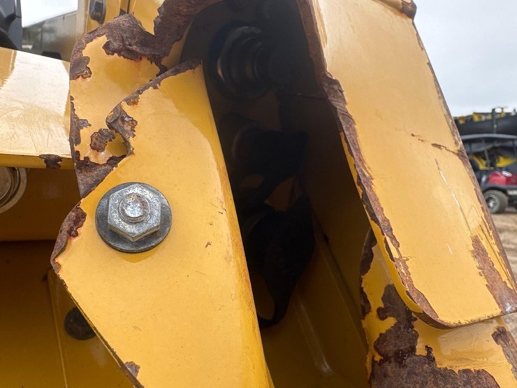 2023-caterpillar-236d3-image-19