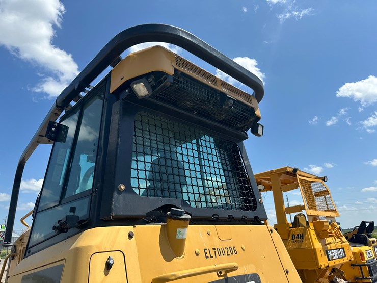 2017-caterpillar-d6k2-lgp-image-21