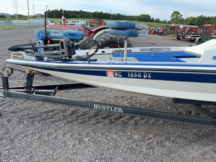 #3055-•-1995-blazer-20'-bass-boat-image-10
