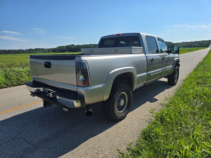 2003-chevrolet-2500-image-27