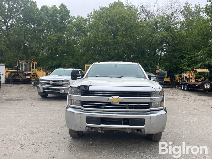 2015-chevrolet-silverado-3500-image-2