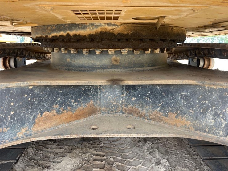 2016-caterpillar-335fl-image-24
