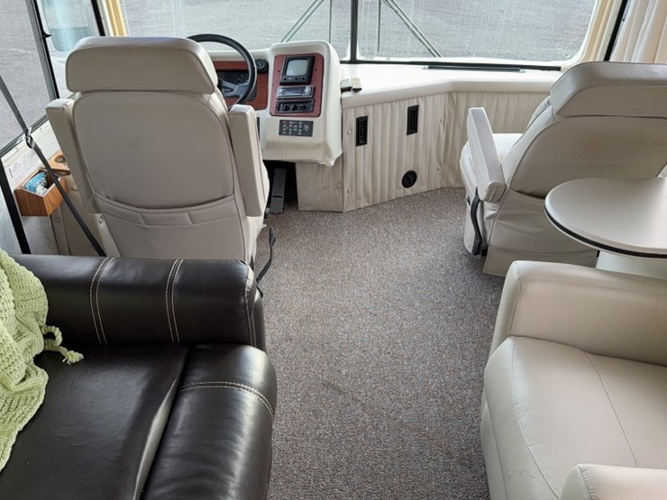 #3003-•-1996-freightliner-scenic-cruiser-38'-motor-home-image-27