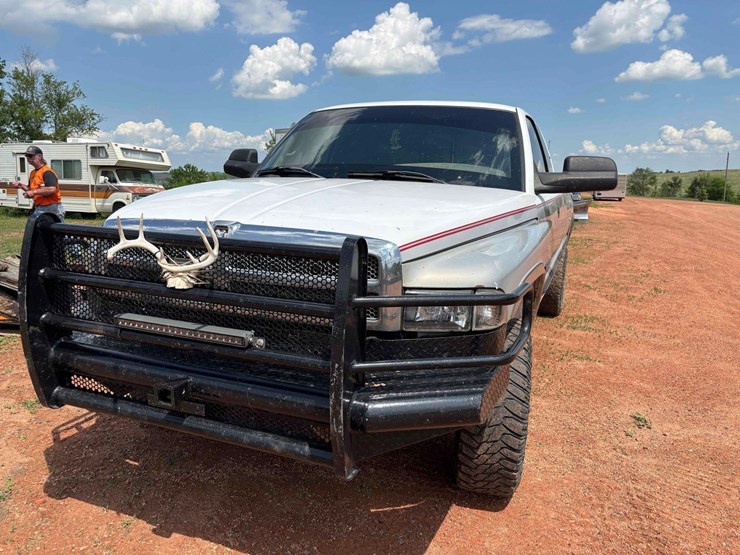 1998-dodge-ram-2500-image-2