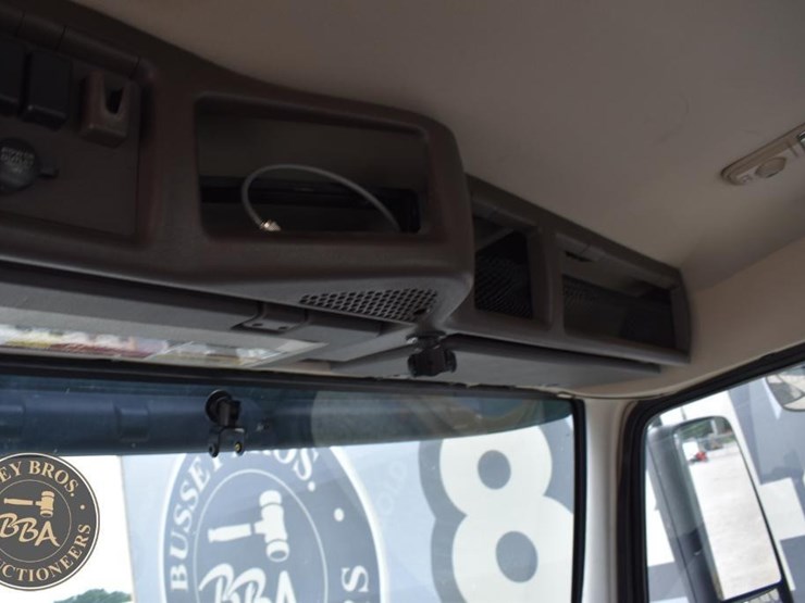 2017-volvo-vnl64t300-image-74