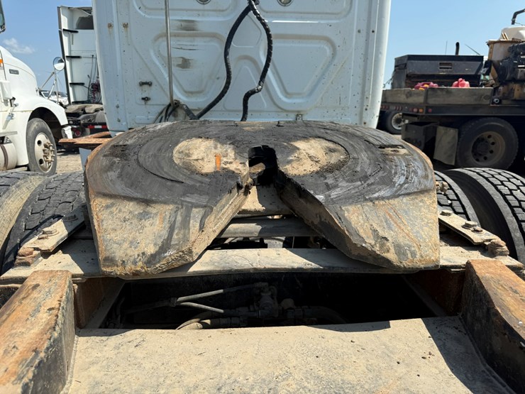 2014-freightliner-cascadia-125-image-9