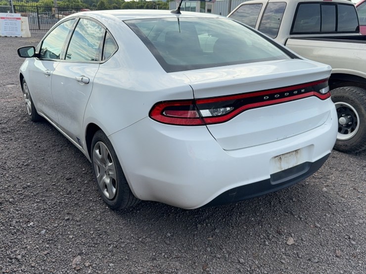 #3018-•-2014-dodge-sedan-image-10