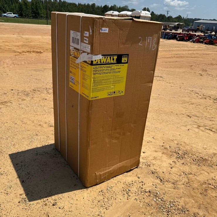 2178 - DEWALT 200 PSI AIR COMPRESSOR