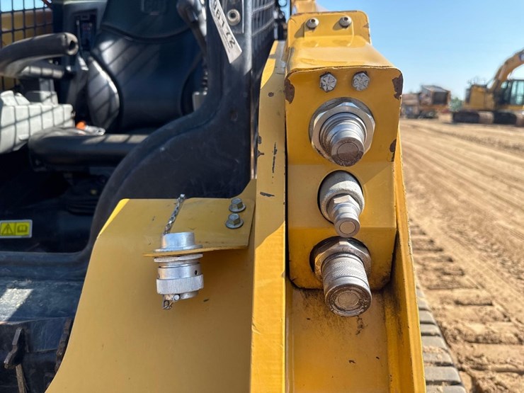 2022-caterpillar-259d3-image-21