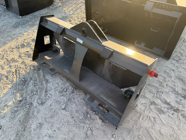 #2083-•-kc-skid-steer-singe-hay-spear-inv#:-25301-image-2