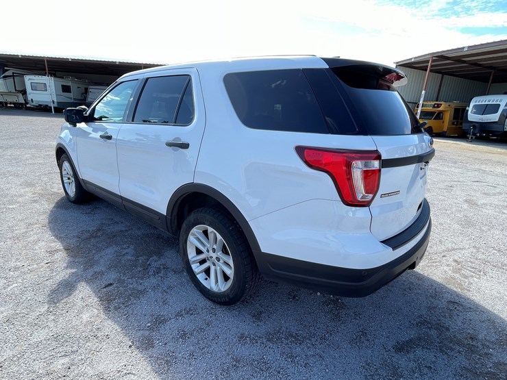 2018-ford-explorer-image-103