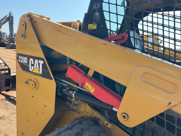 caterpillar-239d-image-22