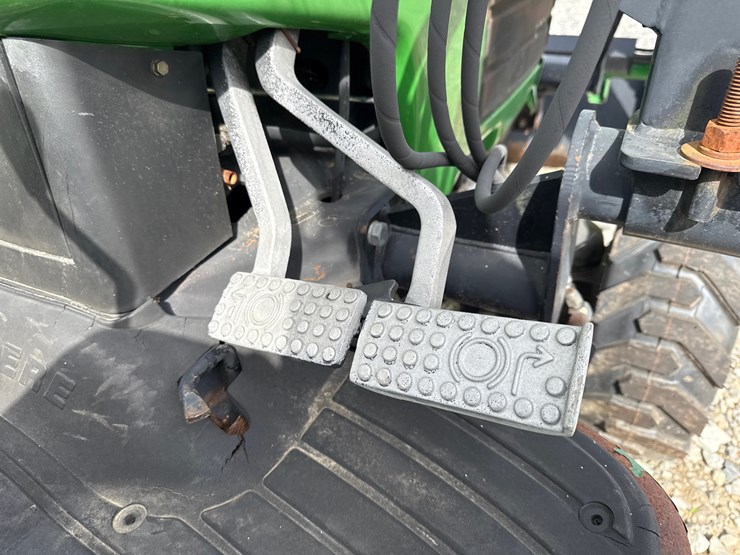 john-deere-4200-image-25