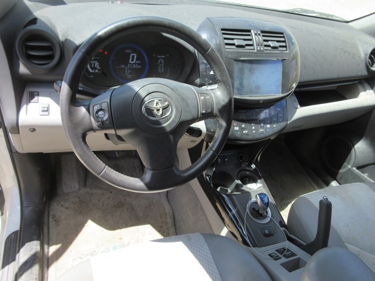 2014-toyota-rav4-image-9