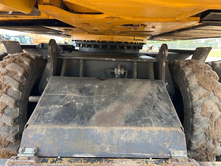2011-caterpillar-m318d-image-21